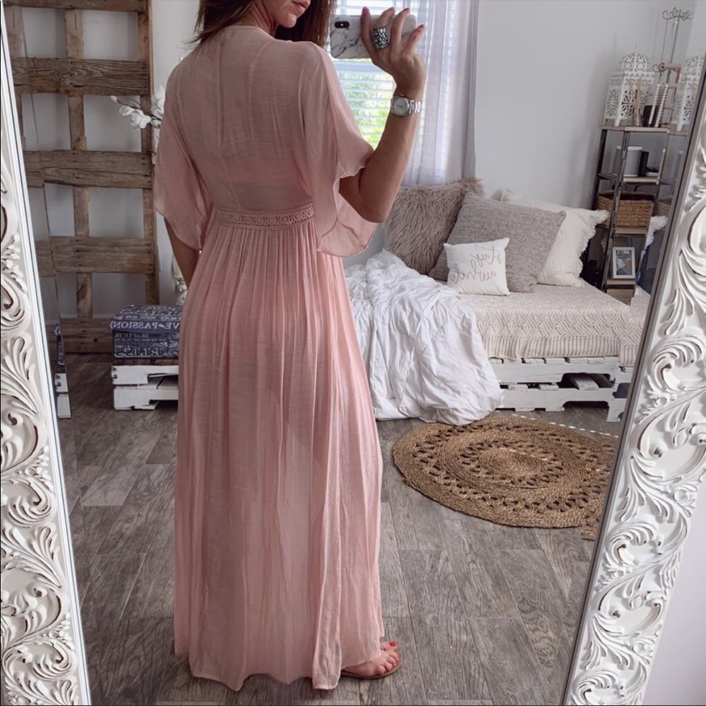 NWT beach cover up. Chic and pretty for that fun yet fashionable beach day. - Picture 3 of 5